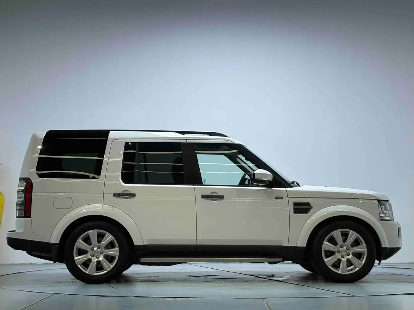 Land Rover Discovery 2014 — Фото 15/18