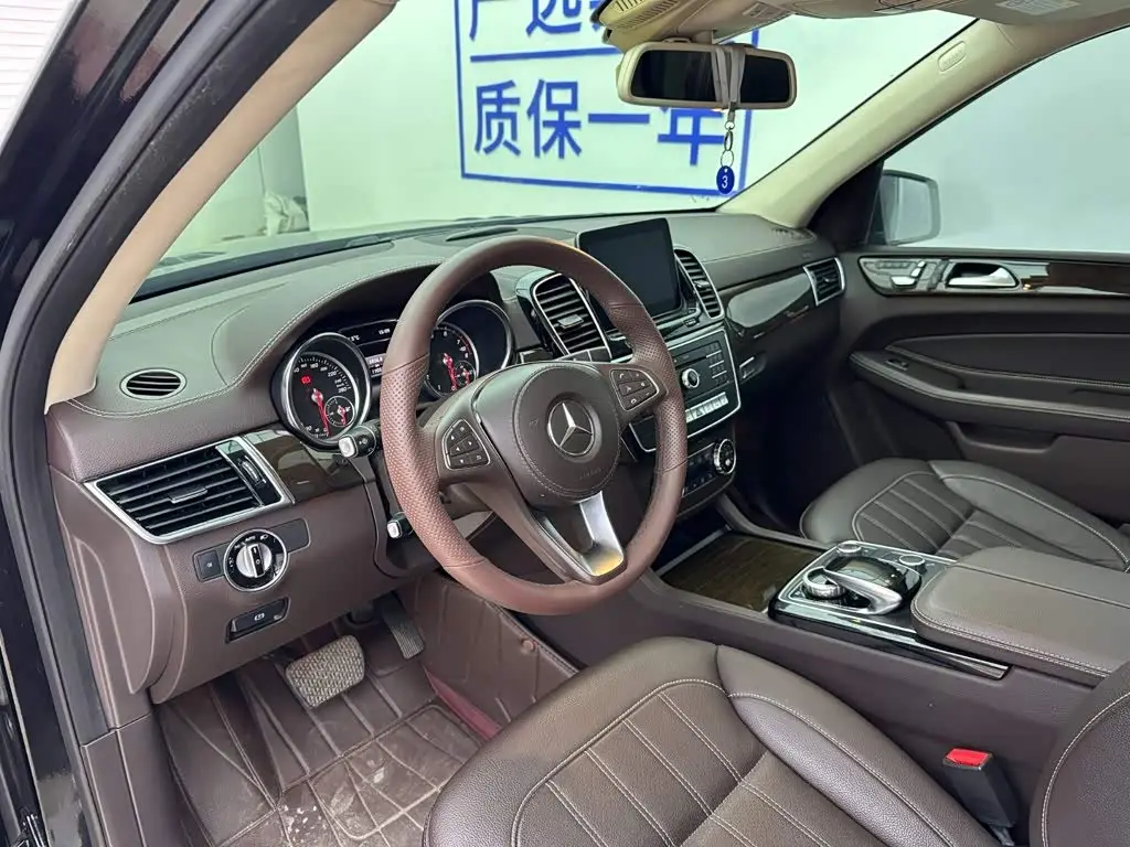Mercedes-Benz GLS 2018 — Photo 9/20