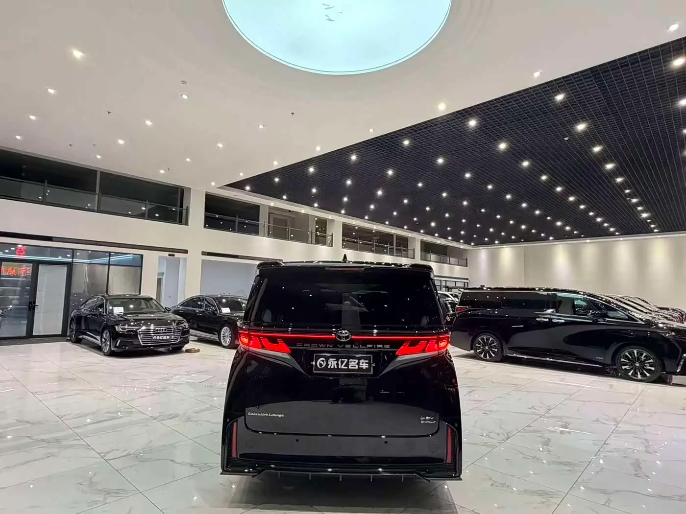 Toyota Vellfire 2024 — Photo 16/17
