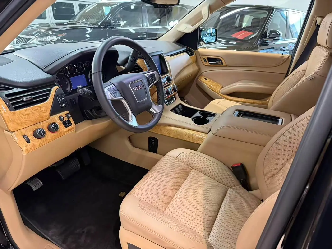 Daolangge GMC Yukon 2018 — Photo 7/16