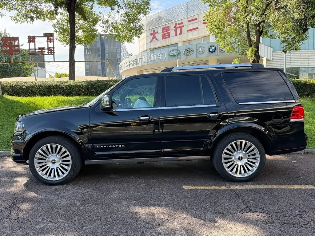 Lincoln Navigator 2018 — Фото 3/14