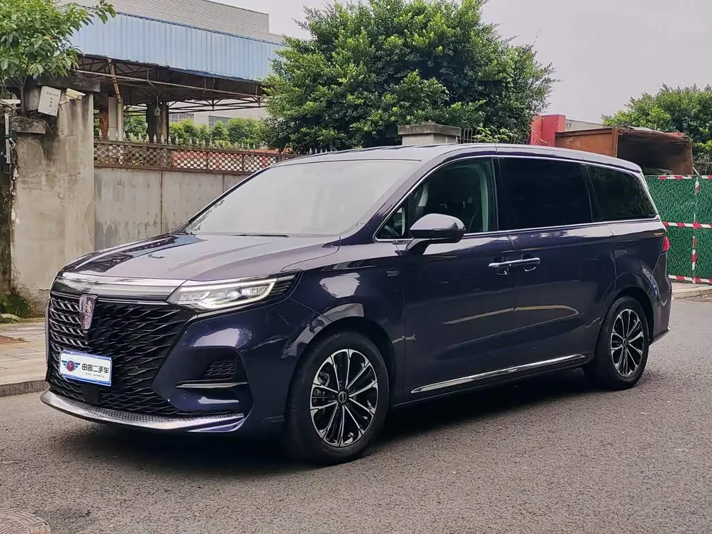 Roewe iMAX8 2023 — Фото 1/11