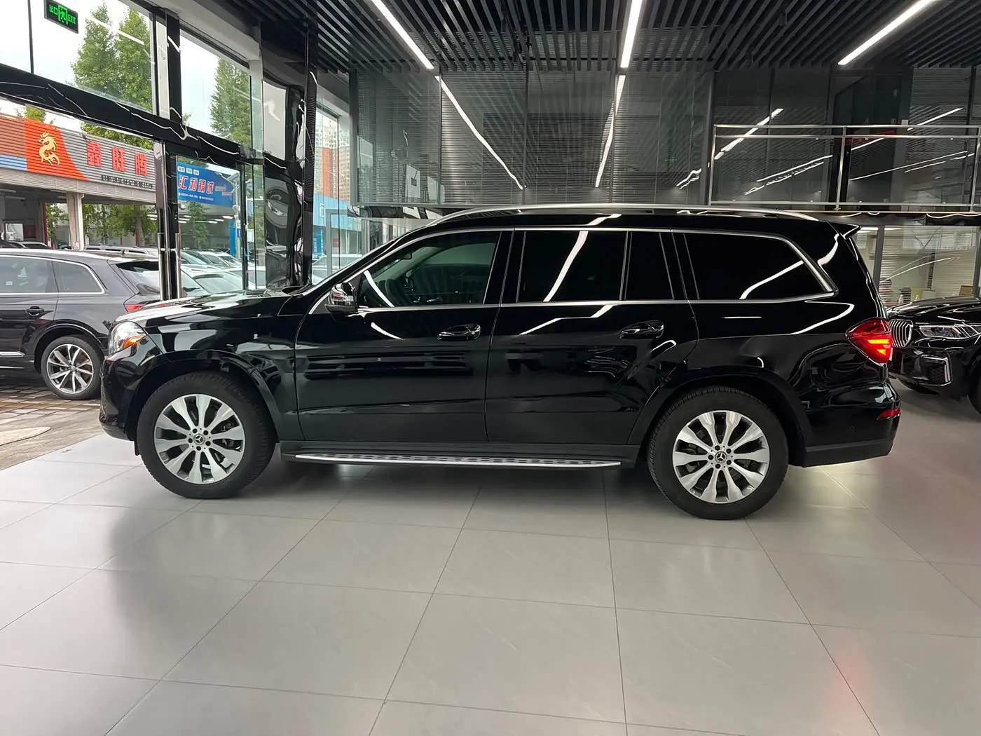 Mercedes-Benz GLS 2017 — Photo 7/20