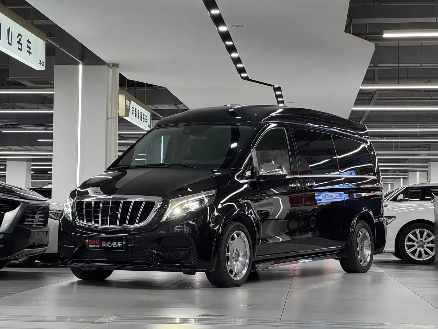 Mercedes-Benz V-Class 2020 — Фото 1/20