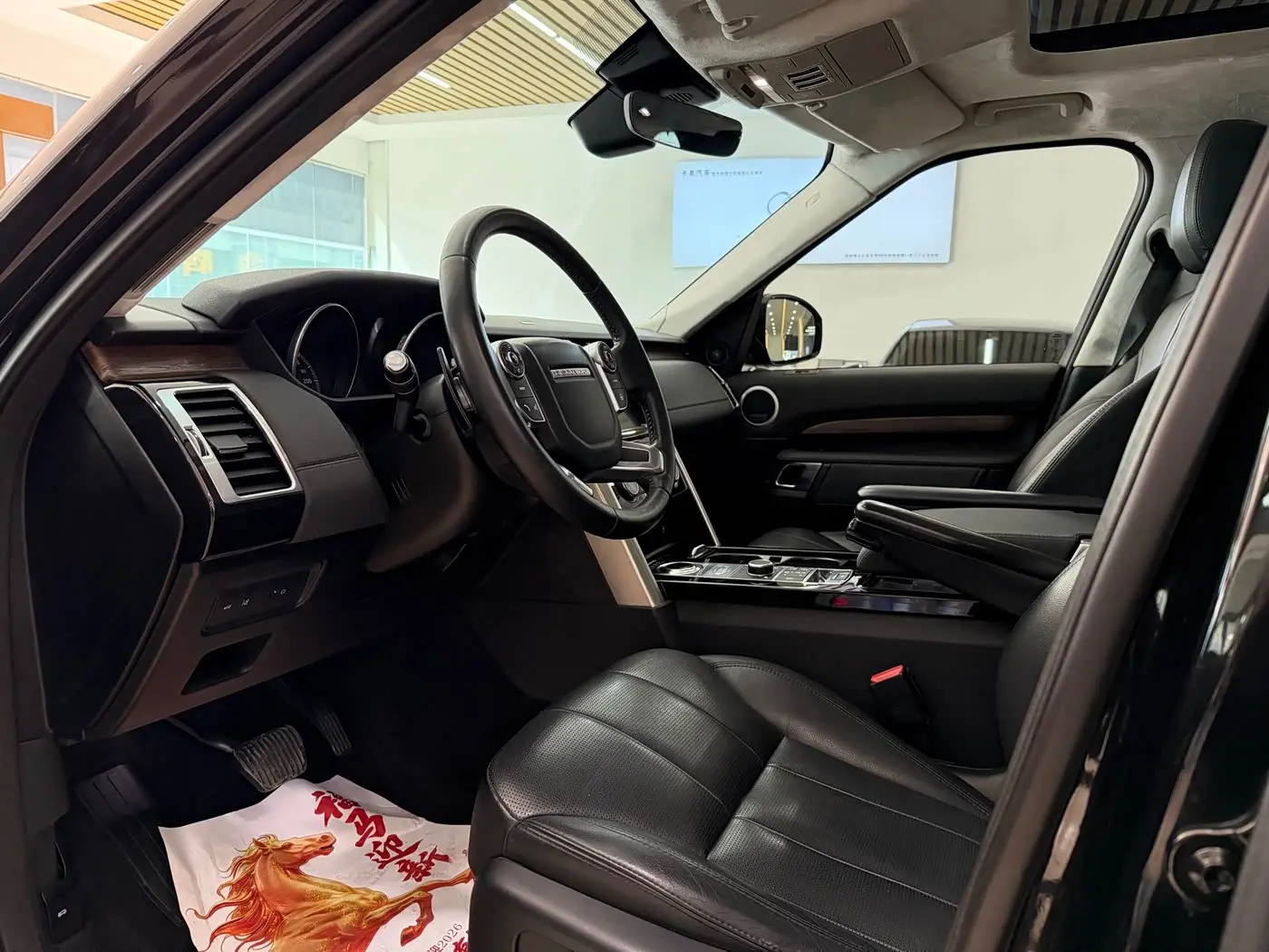 Land Rover Discovery 2017 — Photo 4/9