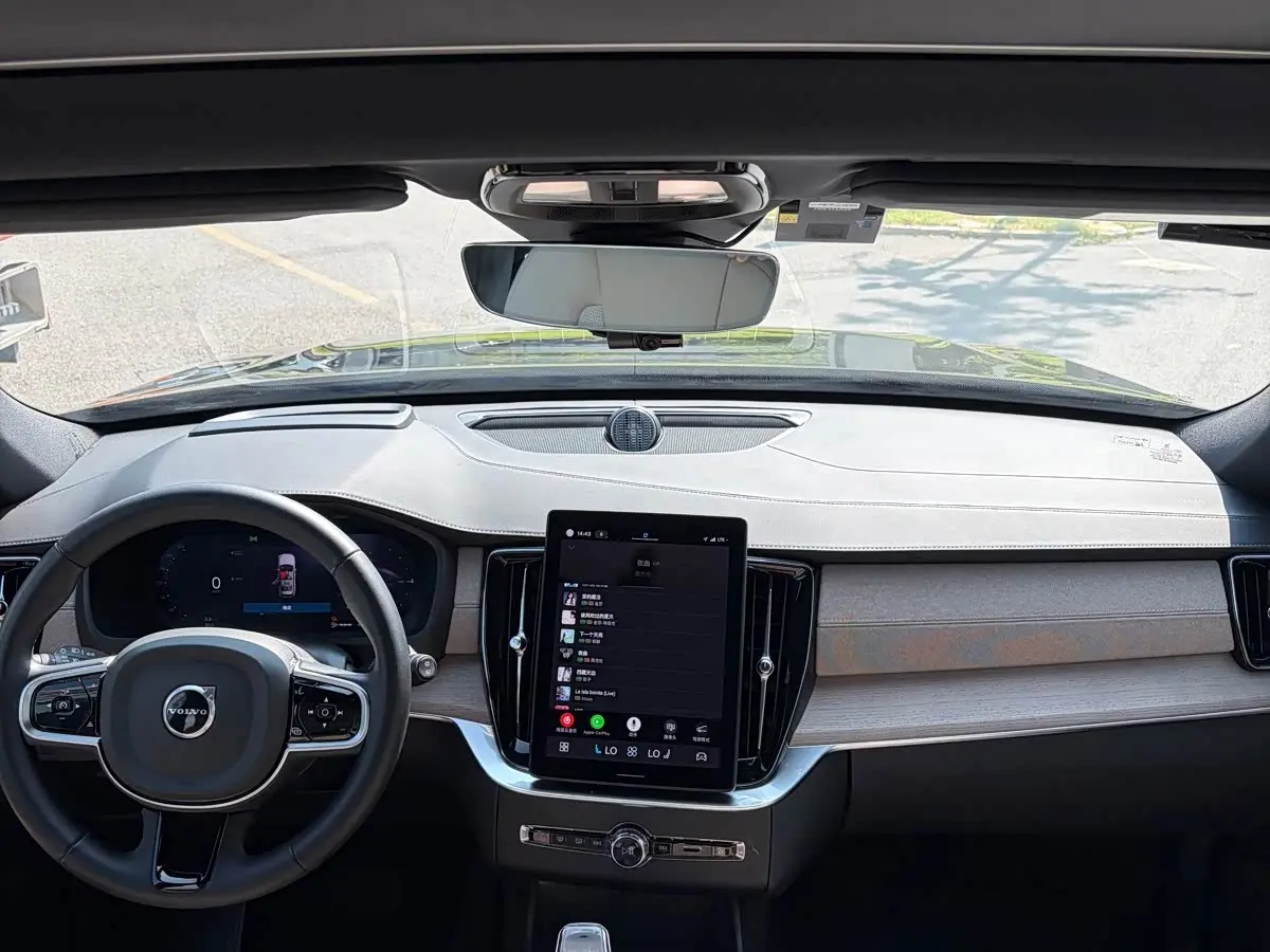 Volvo XC90 Plug-in Hybrid 2025 — Şəkil 10/13