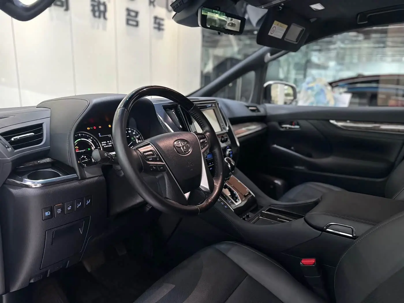 Toyota Alphard 2019 — Photo 4/13