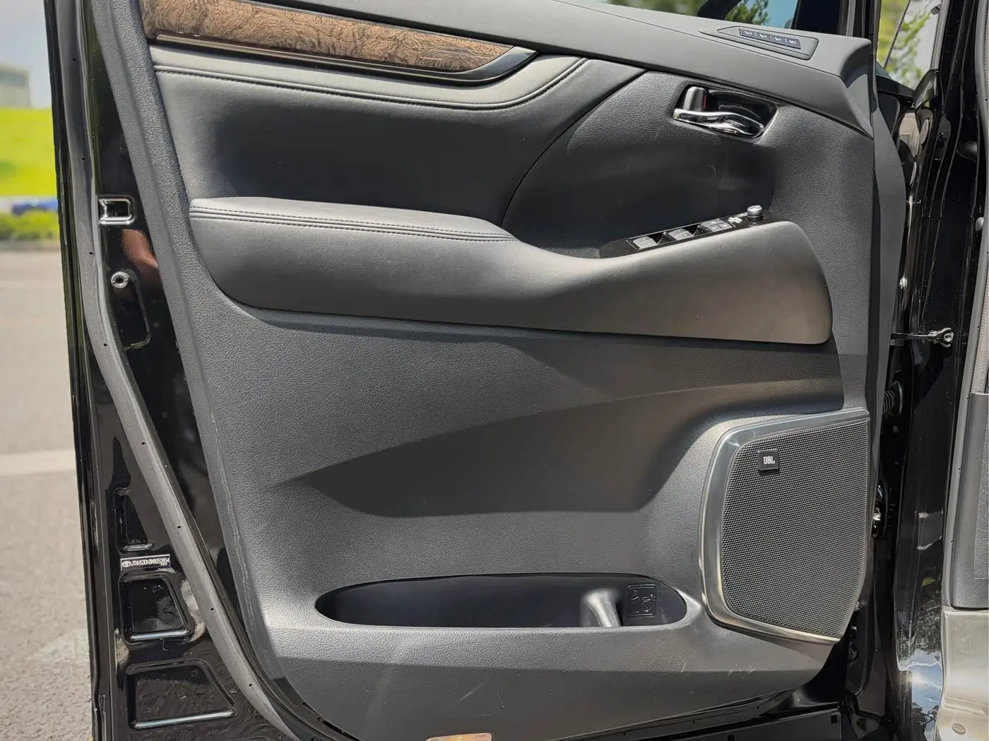 Toyota Alphard 2021 — Photo 7/20