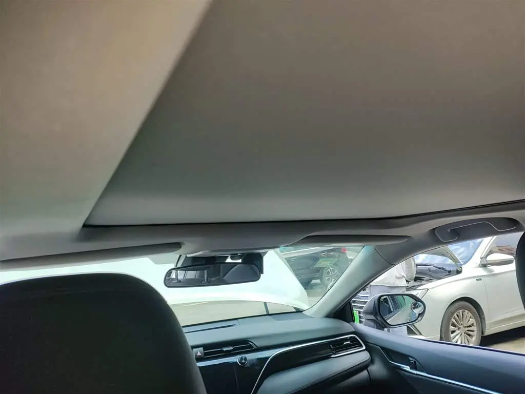 Toyota Camry 2019 — Photo 18/20