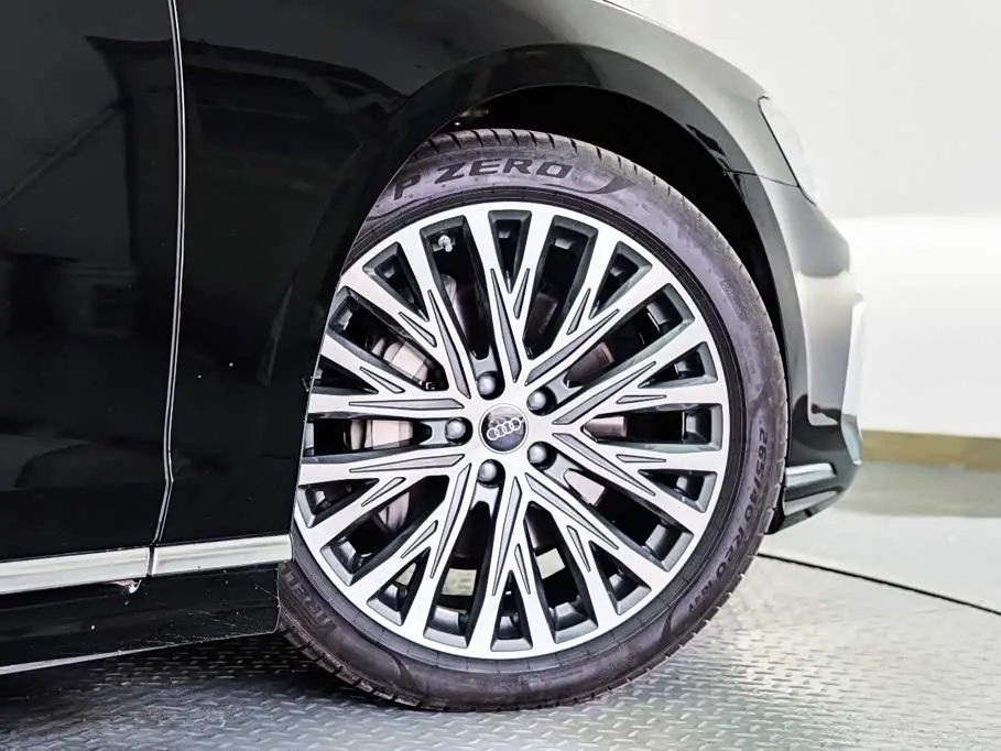 Audi A8 2024 — Photo 6/20
