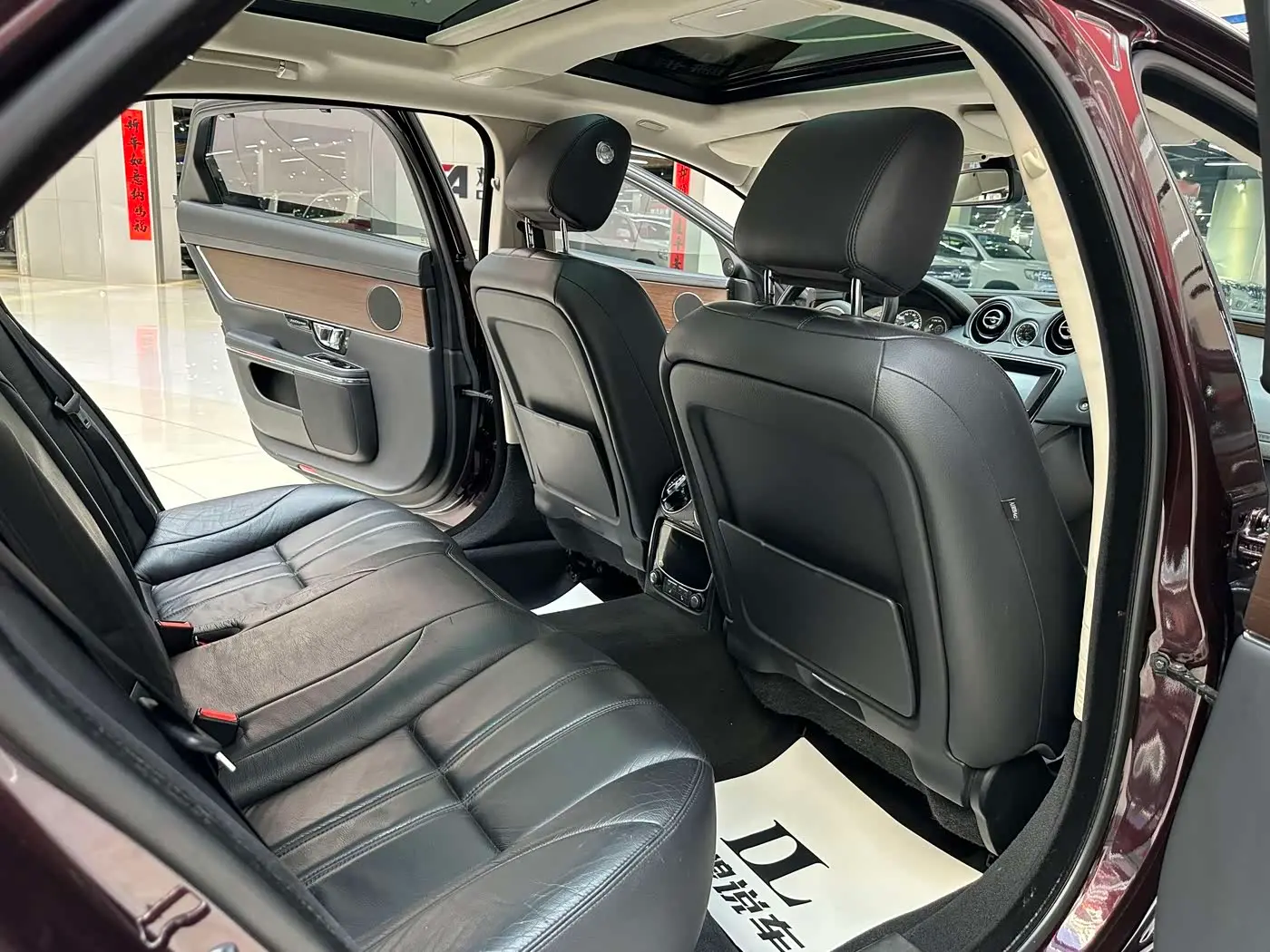 Jaguar XJ 2018 — Şəkil 10/20