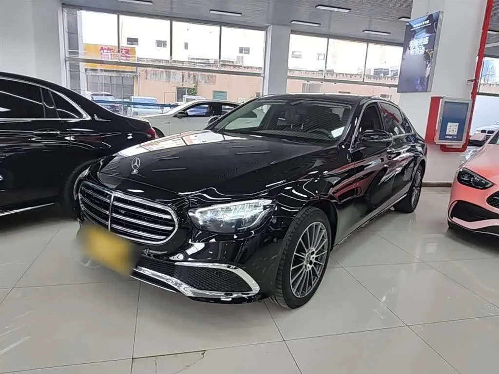 Mercedes-Benz E-Class 2023 — Photo 1/20