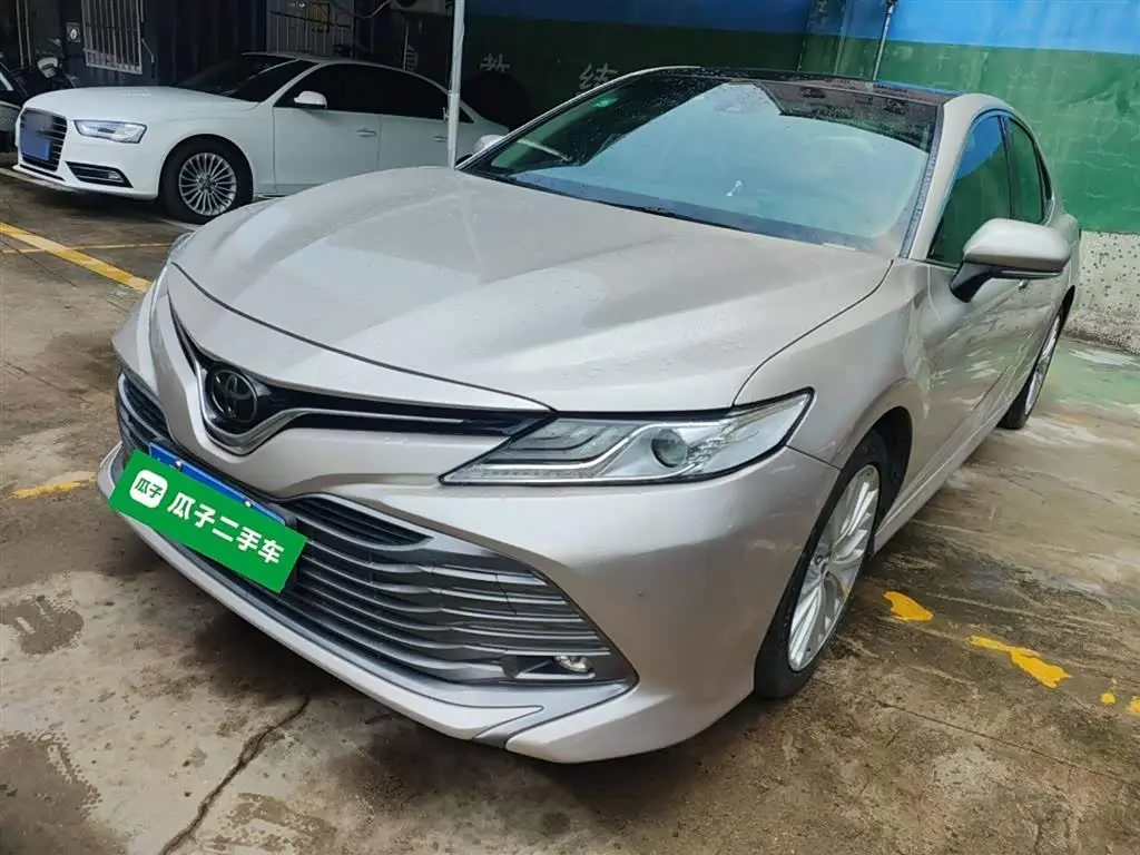 Toyota Camry 2019 — Photo 1/20