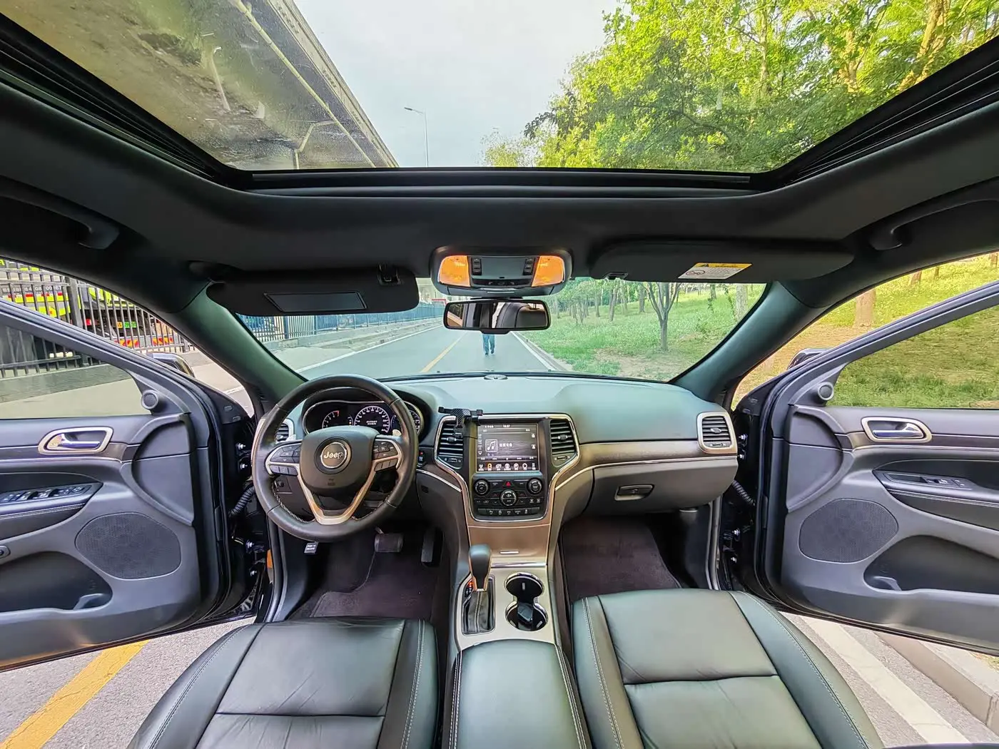 Jeep Grand Cherokee 2017 — Photo 6/14