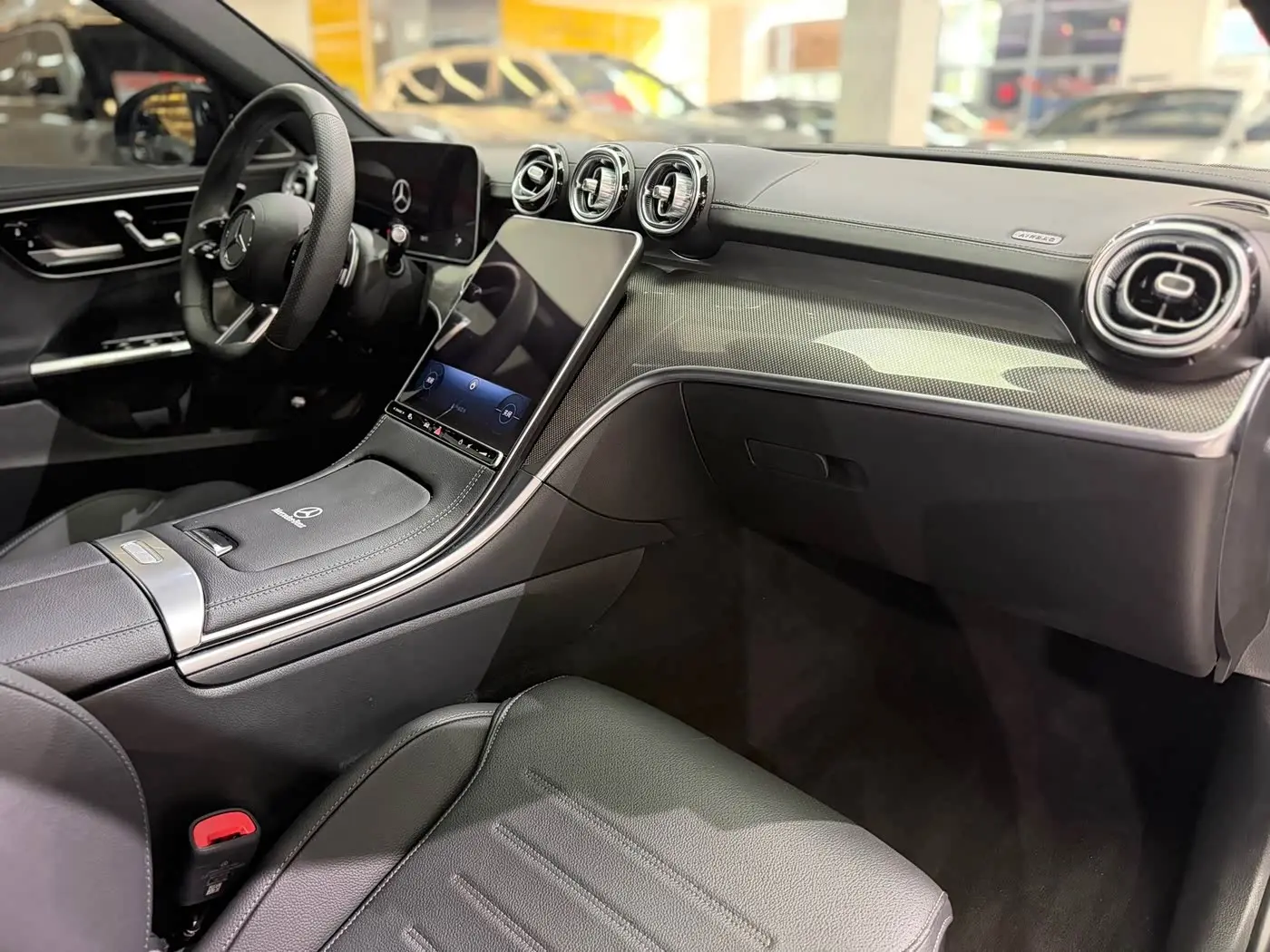 Mercedes-Benz C-Class 2024 — Photo 11/16