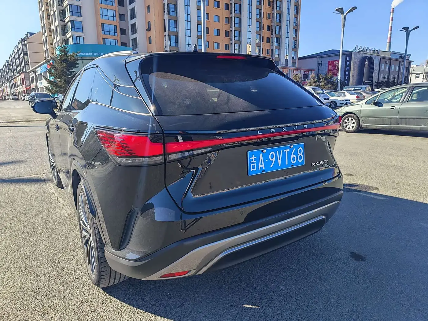 Lexus RX 2023 — Photo 7/10