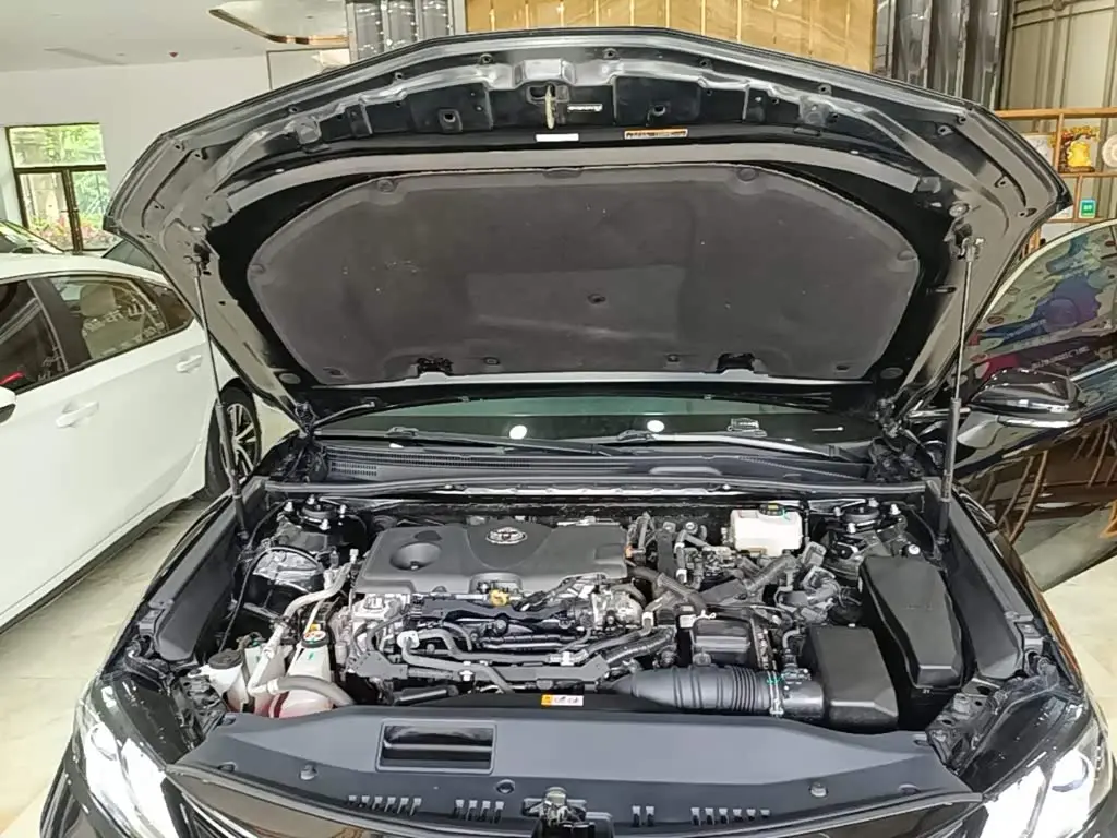 Toyota Camry 2024 — ფოტო 13/20
