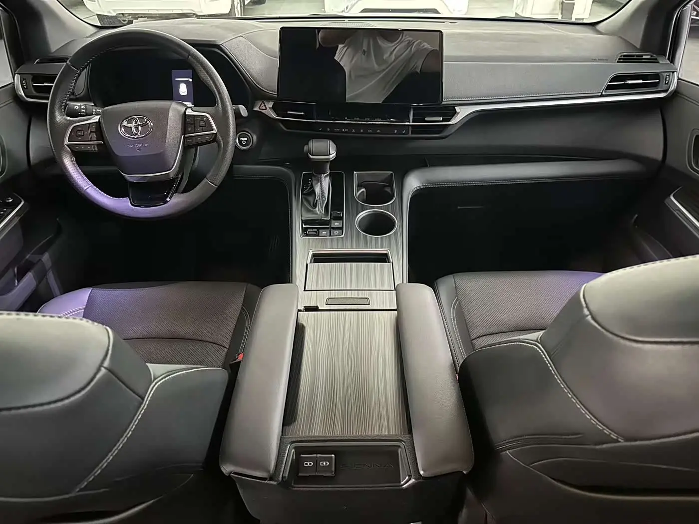 Toyota Sienna 2024 — Photo 6/9