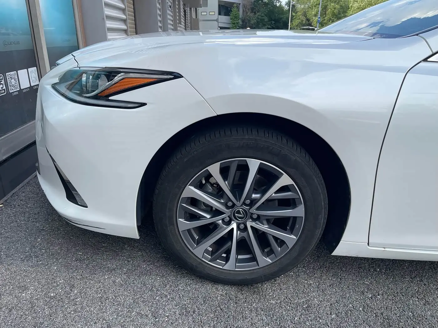 Lexus ES 2023 — Photo 12/20