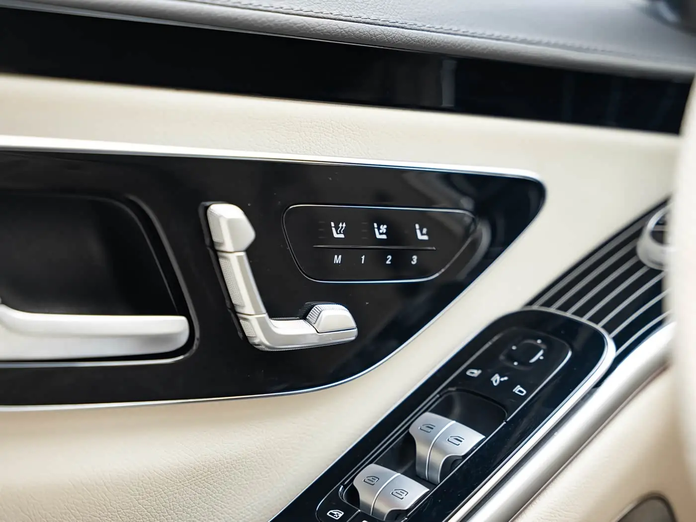 Mercedes-Benz S-Class 2023 — Photo 16/20