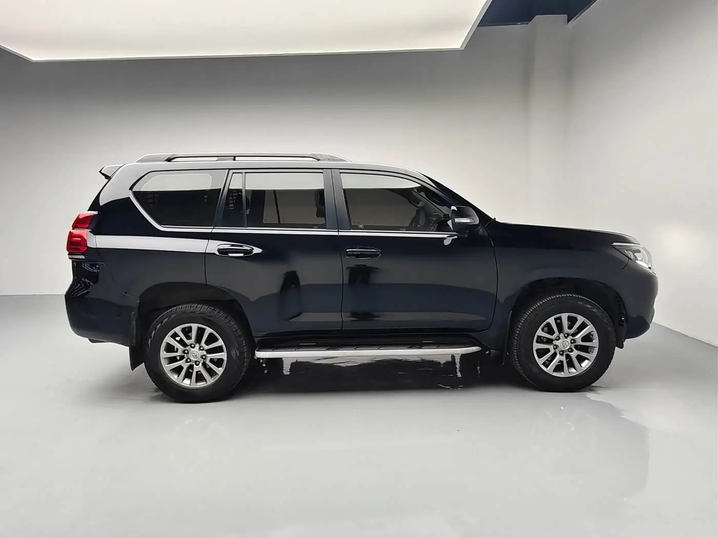 Toyota Prado 2018 — Photo 6/17