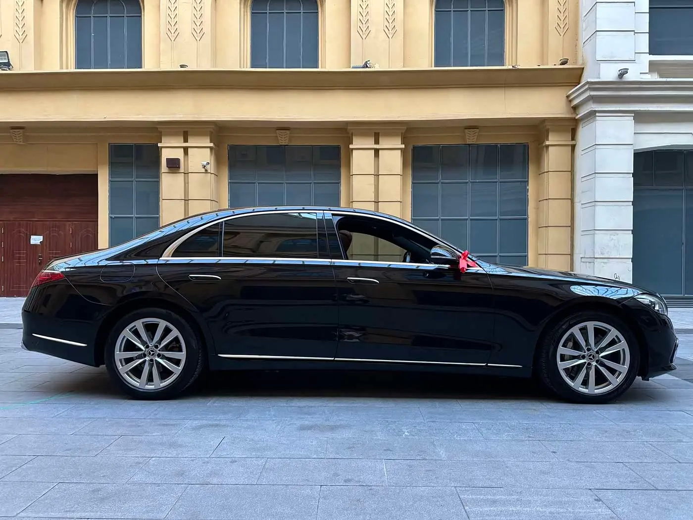 Mercedes-Benz S-Class 2023 — Photo 10/20