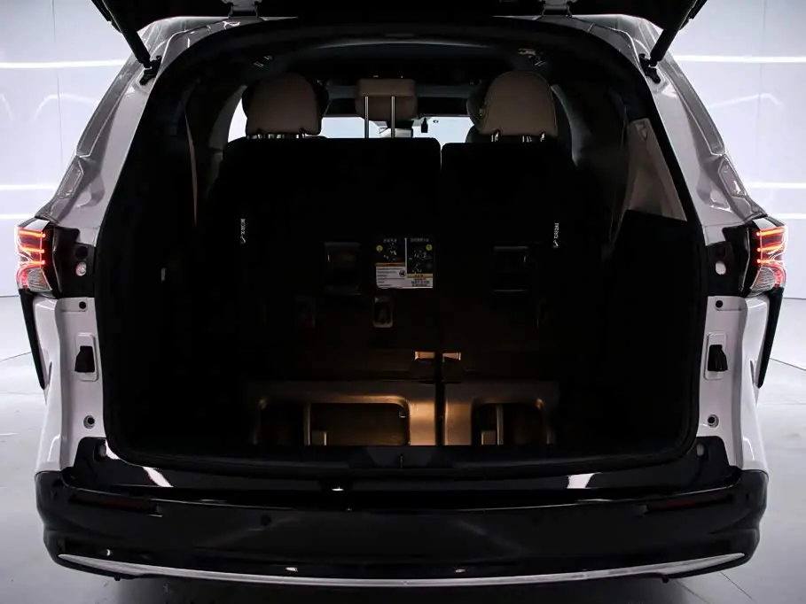 Toyota Sienna 2023 — Photo 19/20