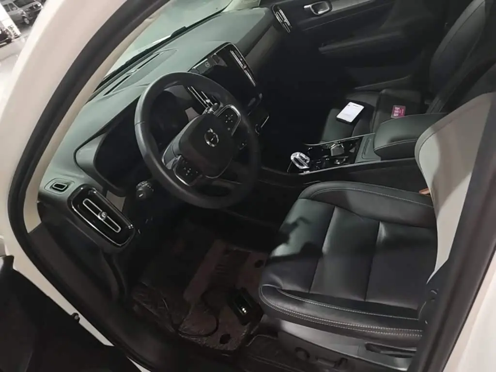 Volvo XC40 2021 — Фото 15/20