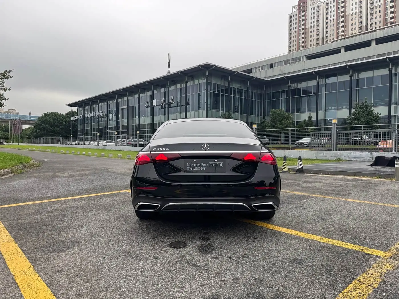 Mercedes-Benz E-Class 2024 — Photo 19/20