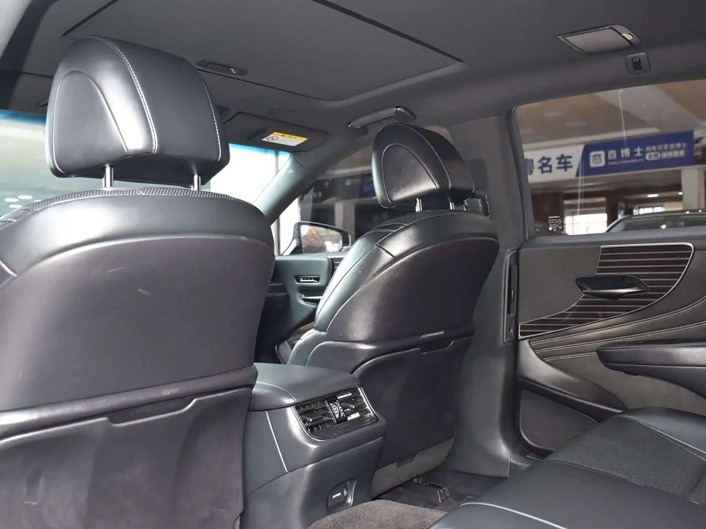 Lexus LS 2020 — Photo 14/20