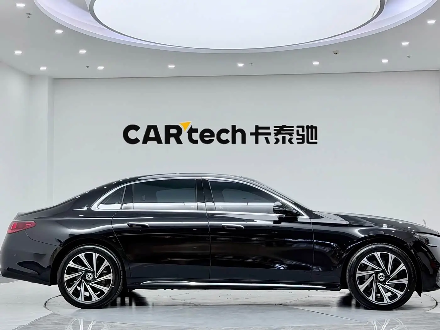 Mercedes-Benz E-Class 2025 — Photo 5/20