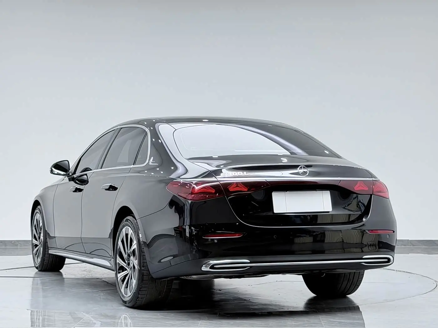 Mercedes-Benz E-Class 2025 — Photo 14/20