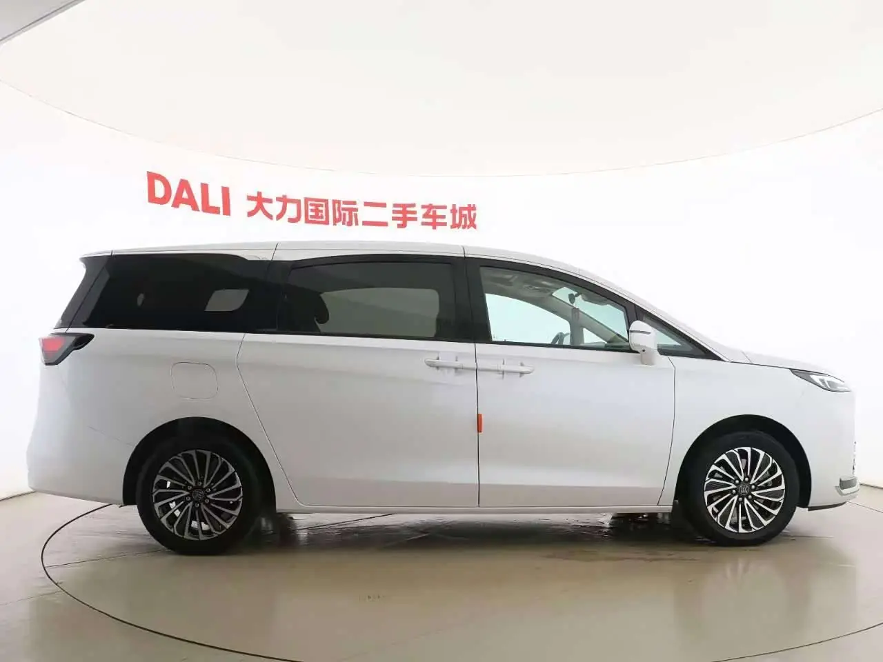 Buick GL8 New Energy 2025 — Photo 5/16