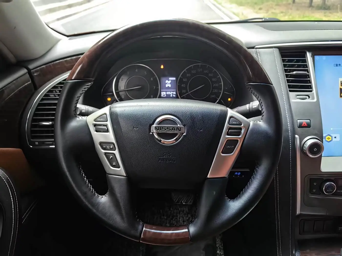 Nissan Patrol 2017 — Şəkil 9/10