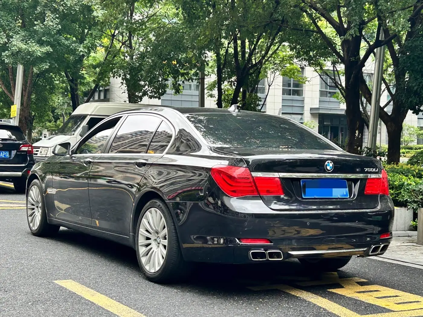 BMW 7 Series 2013 — Фото 6/16