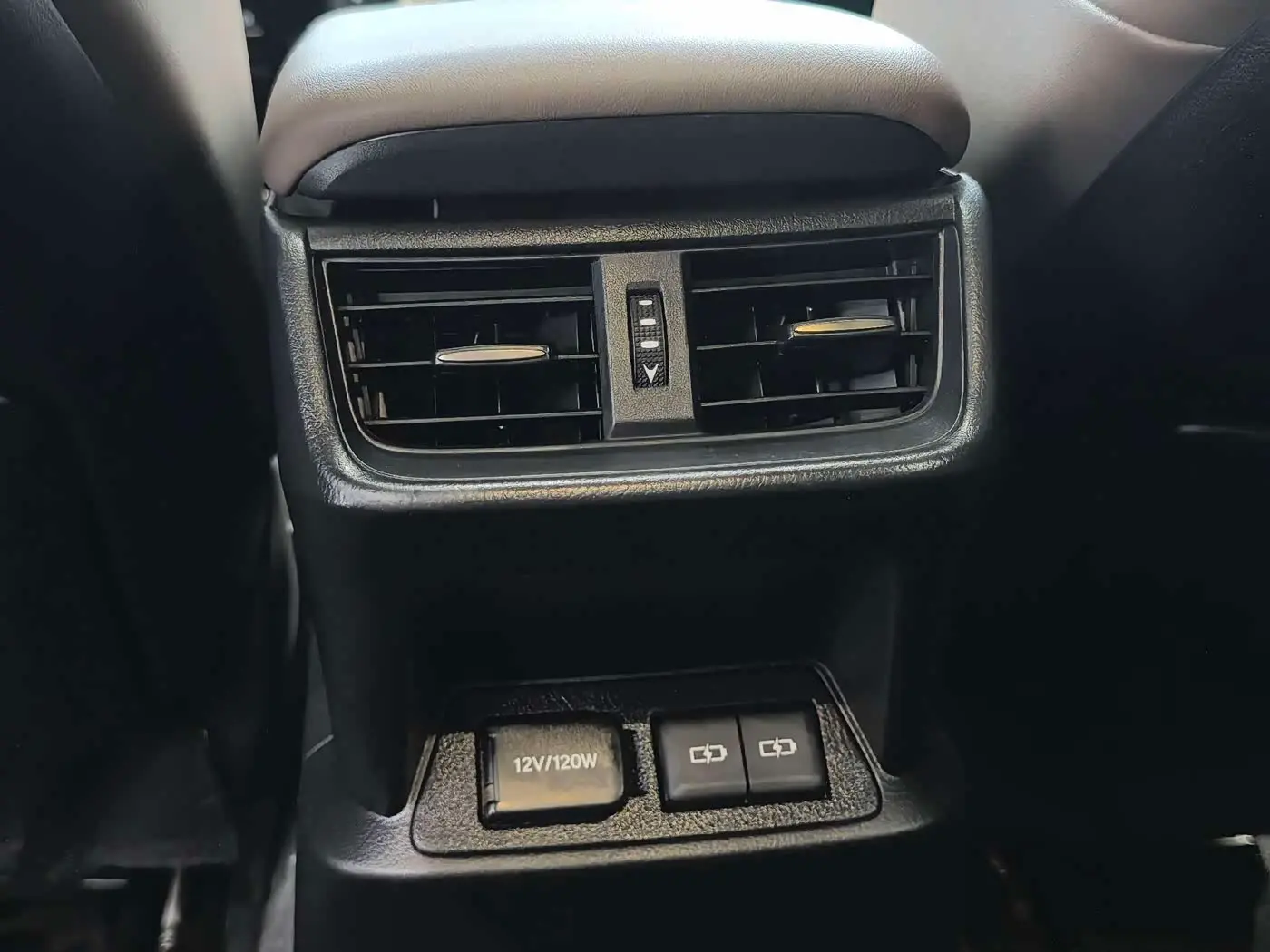 Lexus ES 2022 — ფოტო 16/17