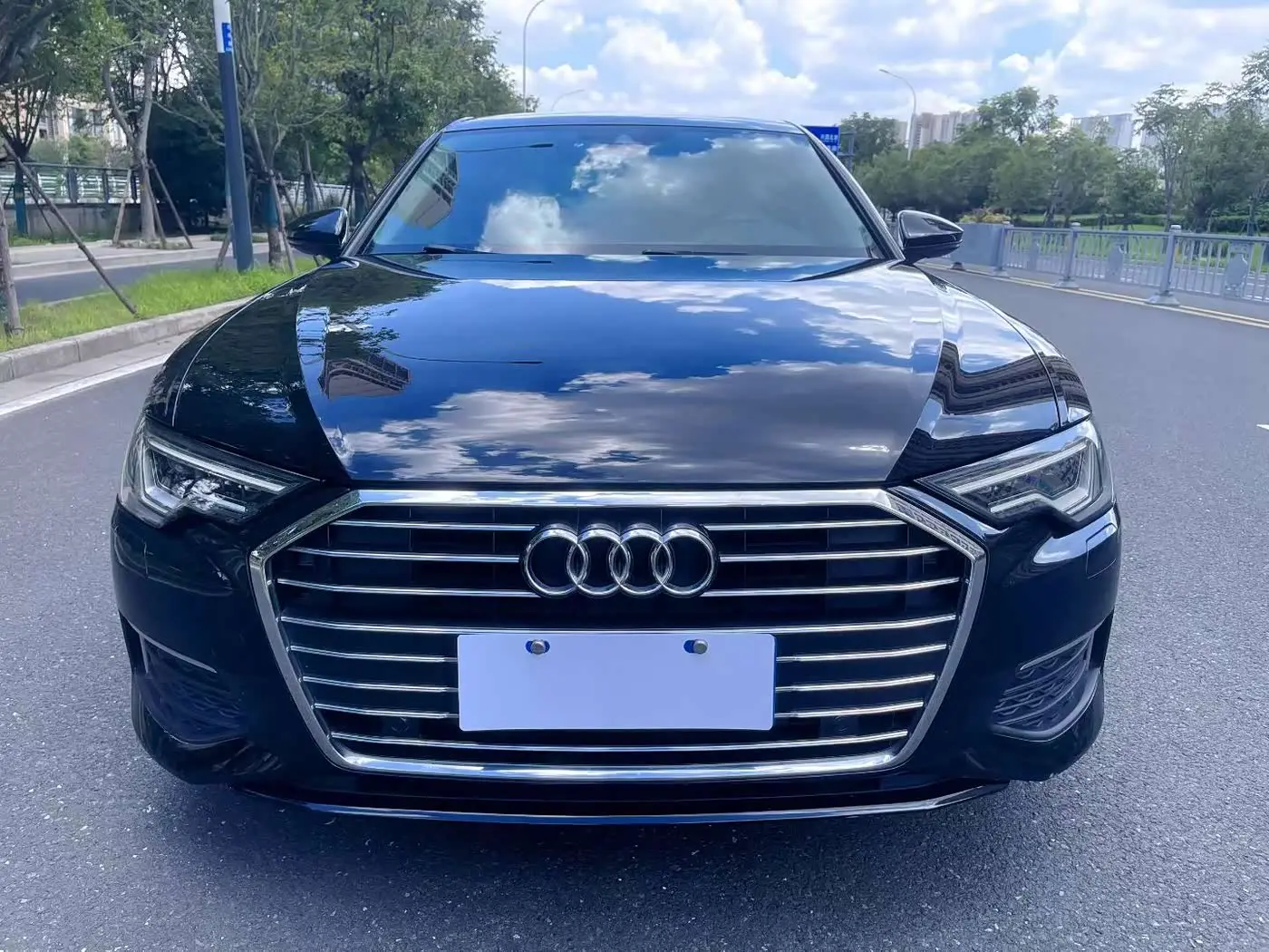 Audi A6L 2019 — Photo 3/14