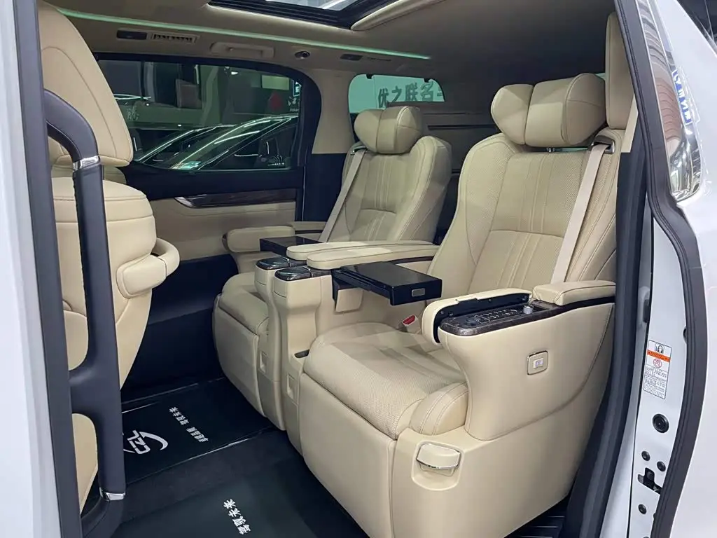 Toyota Alphard 2021 — Photo 9/15