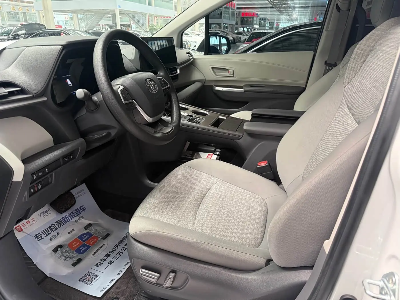 Toyota Sienna 2025 — ფოტო 4/9