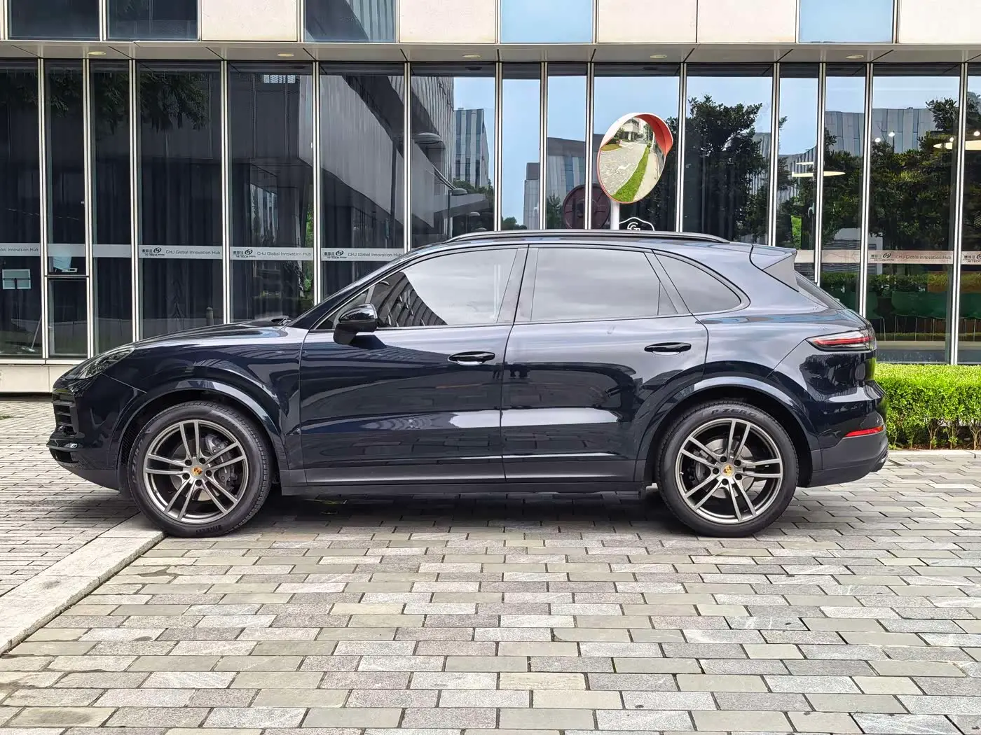 Porsche Cayenne 2023 — Photo 7/20