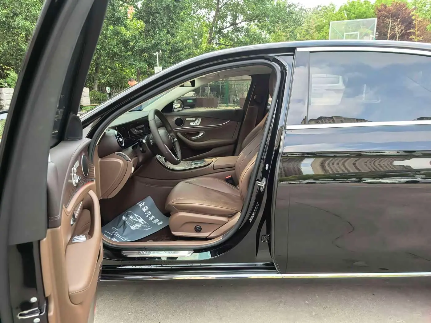 Mercedes-Benz E-Class 2023 — ფოტო 11/17