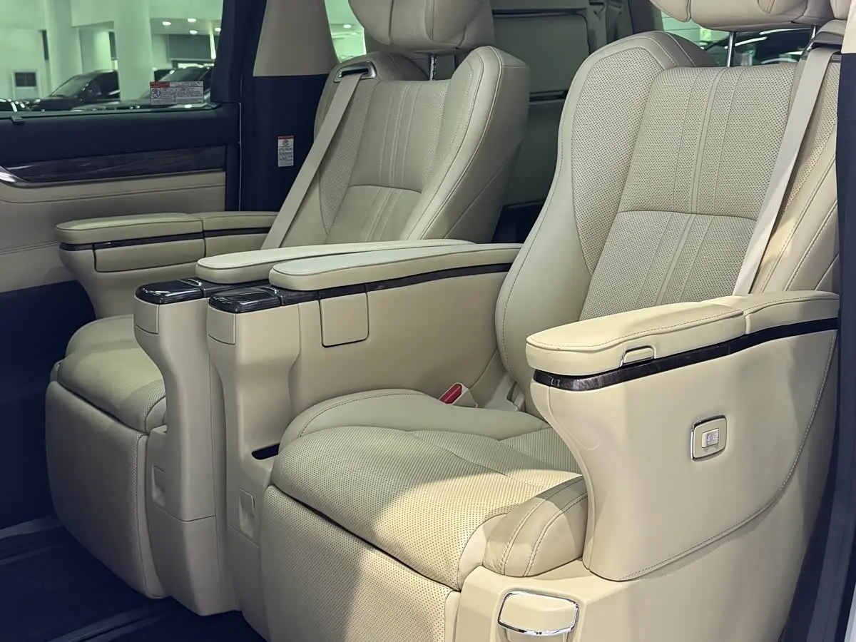 Toyota Vellfire 2023 — Şəkil 11/16