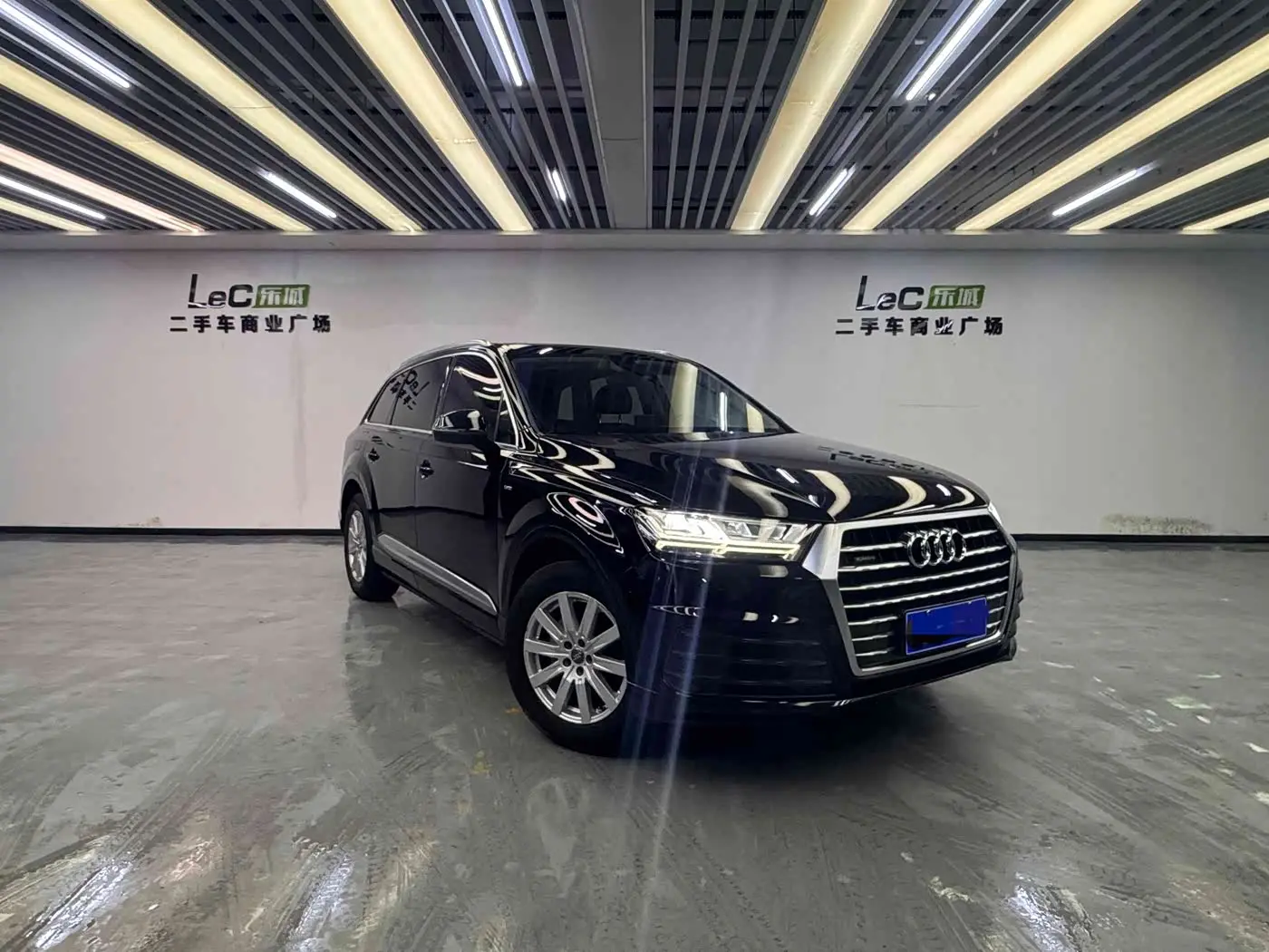 Audi Q7 2019 — Photo 3/20