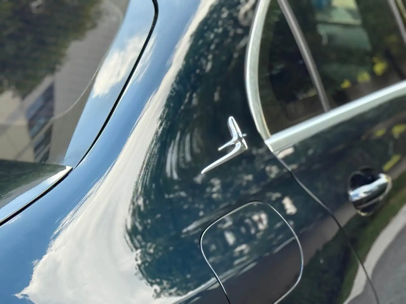 Mercedes-Benz C-Class 2024 — Photo 20/20