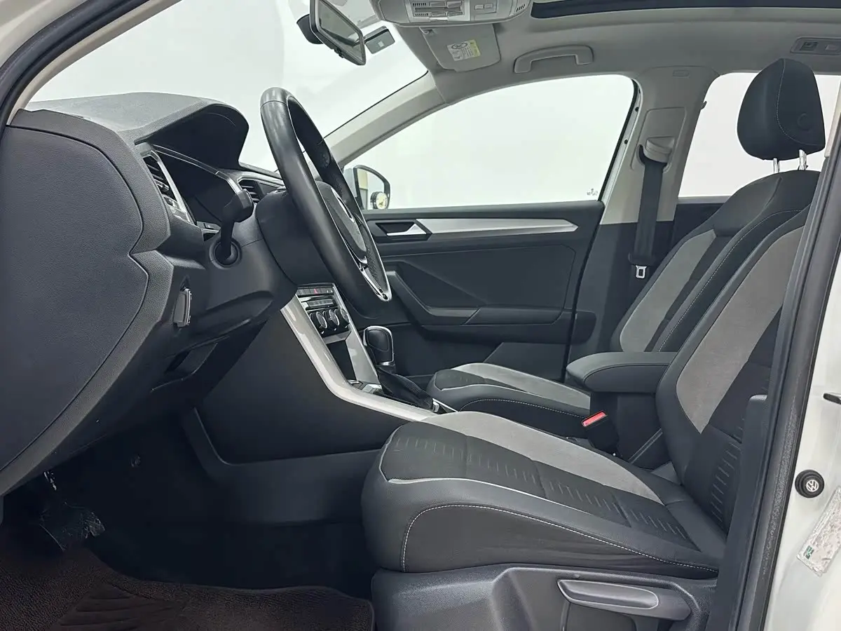 Volkswagen T-ROC 2022 — Photo 7/17