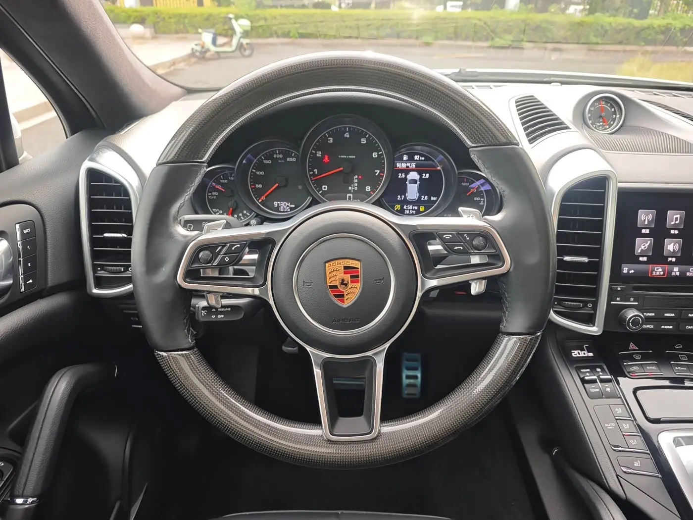 Porsche Cayenne 2016 — Фото 11/20