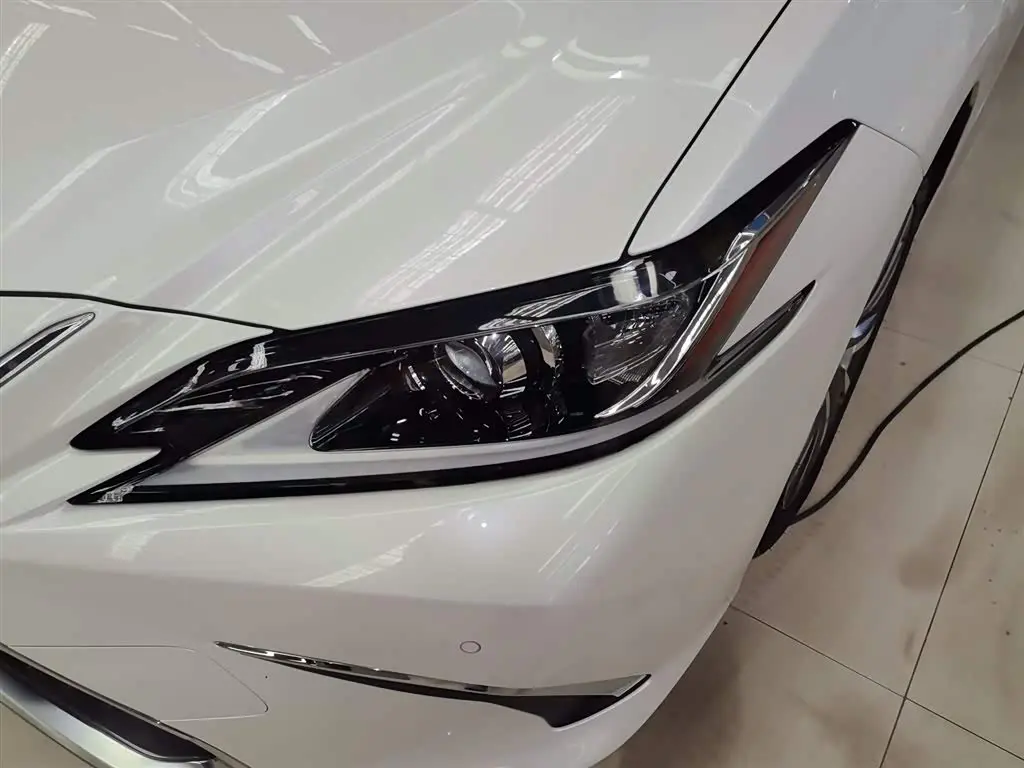 Lexus ES 2018 — Şəkil 18/20