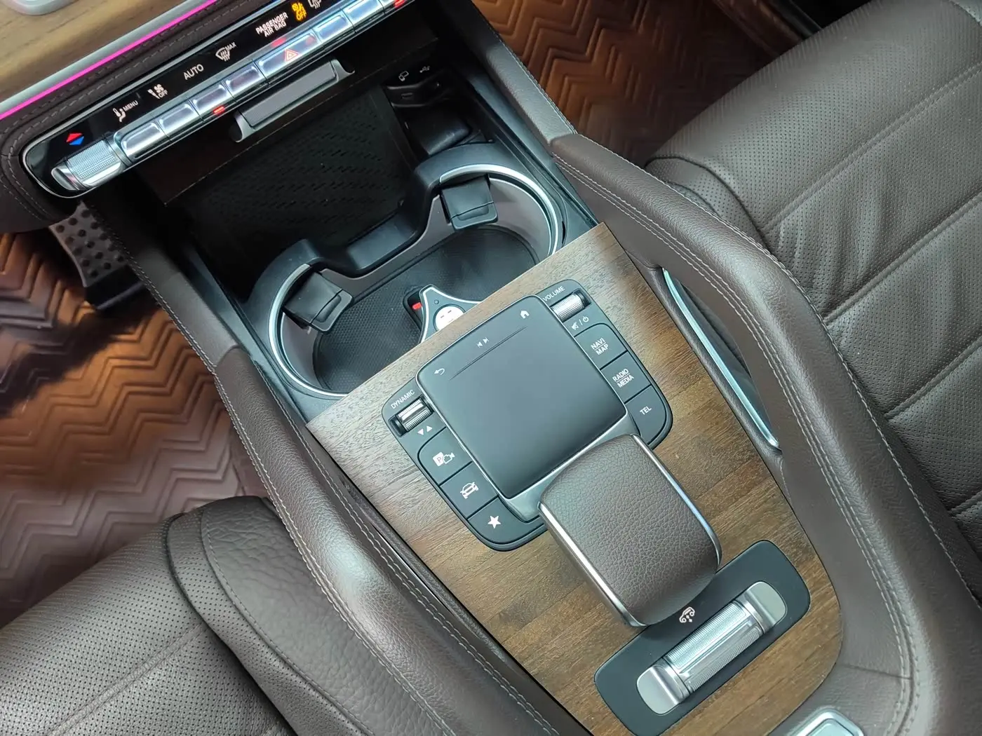 Mercedes-Benz GLS 2021 — Photo 11/20