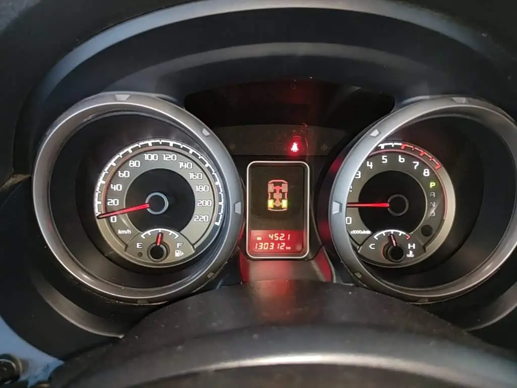Mitsubishi Pajero 2019 — Photo 12/20