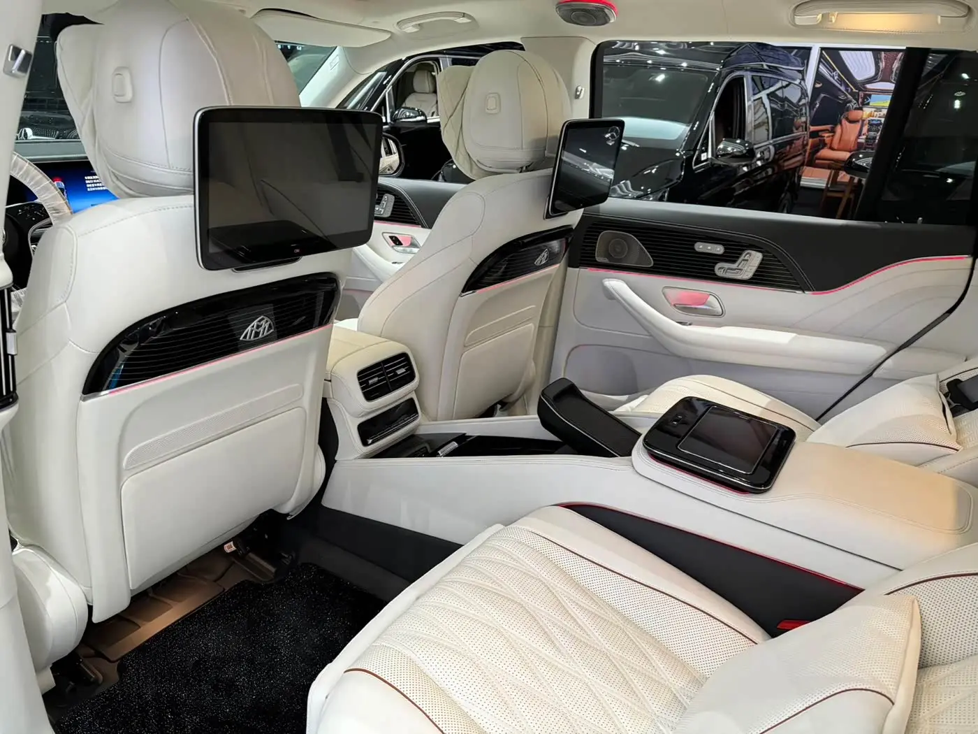 Mercedes-Benz GLS 2024 — Фото 14/20